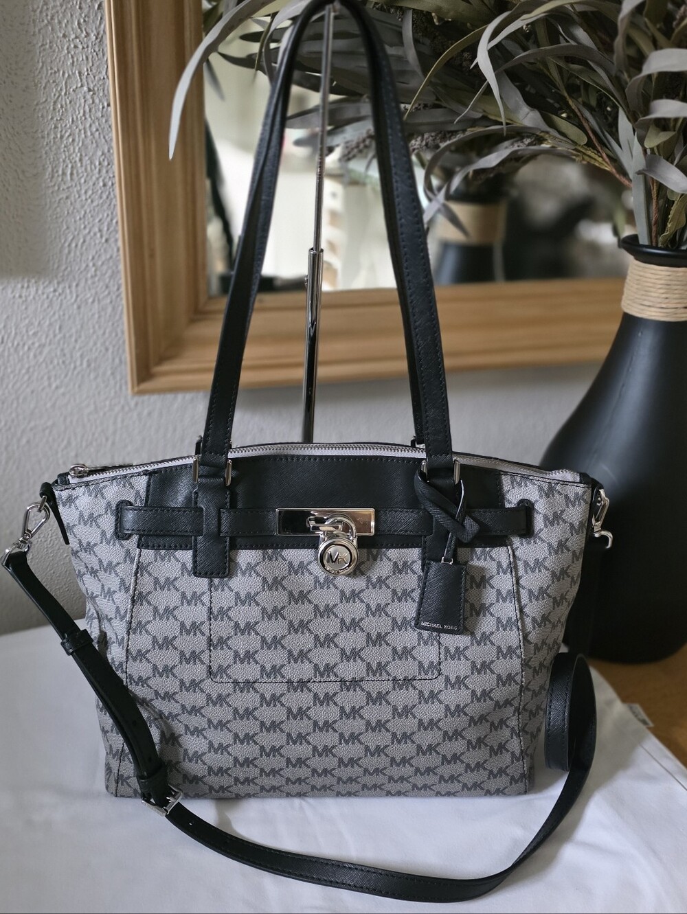MICHAEL  KORS Large Hamilton Traveler Black/ Gray Signature Tote/ Cross Body